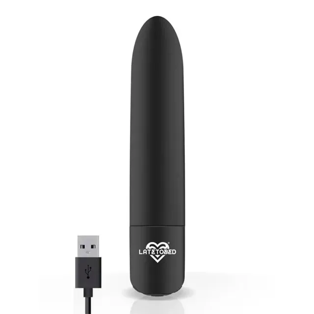 Shoty-luotivibraattori mustana ja USB-latausjohto valkoisella taustalla